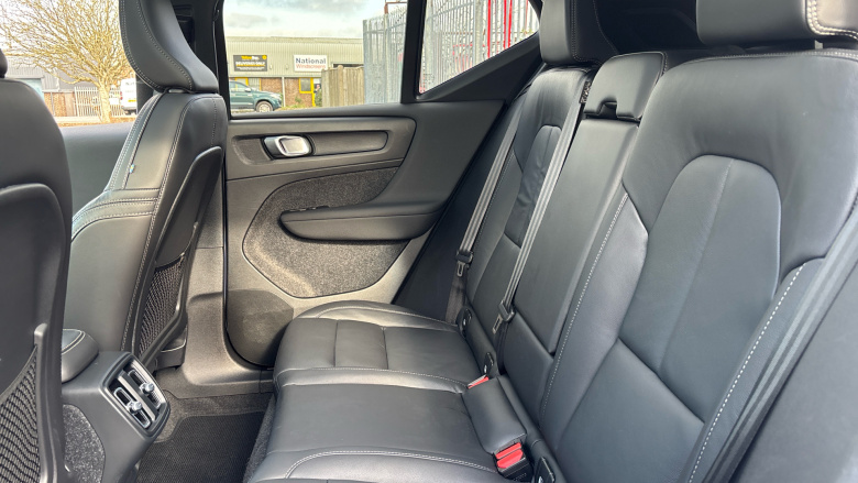 Volvo XC40 2.0 B4P Ultra Dark 5dr Auto Petrol Estate